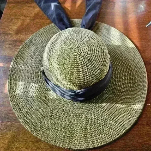 Milani Sun hat. Brown & Black weave with Brown Fabric ribbon 🎀 around. - Picture 8 of 8